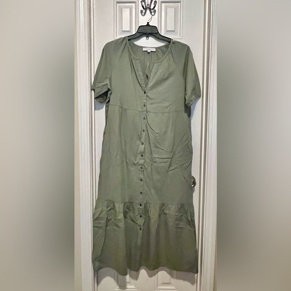 NWT LOFT Green Casual Midi Dress with V-Neck and Short Sleeves